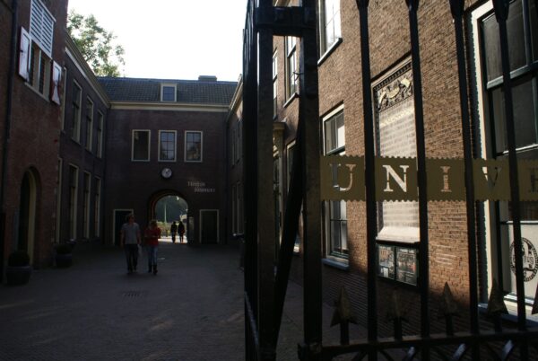 Toegangspoort Hortus Botanicus Leiden.