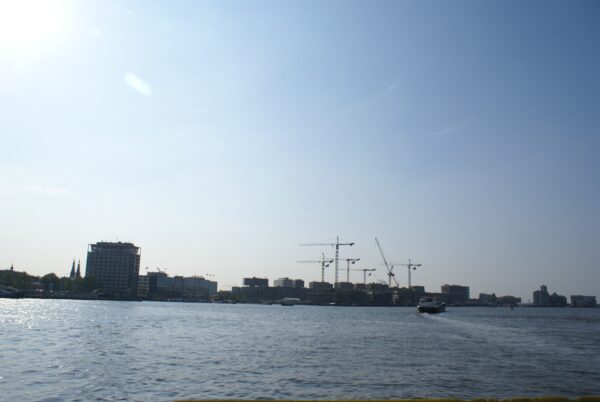 IJdok Amsterdam, uitzicht vanaf het water.