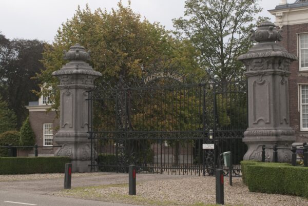 Inrijhek en toegangsbrug Oostermeer, Amstelveen. Rijksmonumenten.