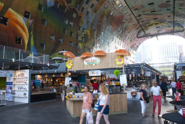 Kraampje met sapjes en smoothies in Markthal.
