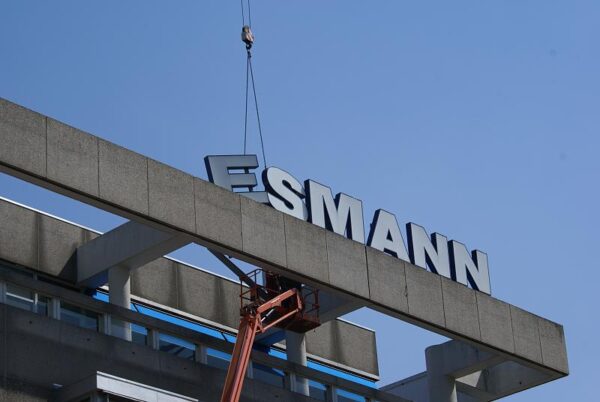 V&D gevelbelettering in Amstelveen wordt verwijderd.