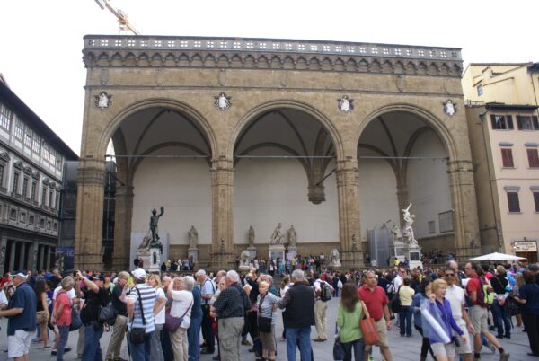 Loggia dei Lanzi met beelden in Florence.
