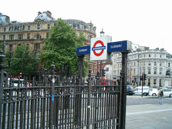 Metrostation Trafalgar Square, Londen.
