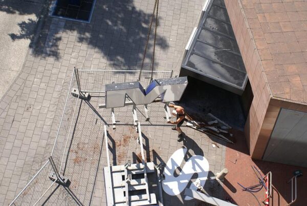 V&D gevelbelettering in Amstelveen wordt verwijderd.