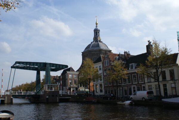 Marebrug en Marekerk in Leiden.