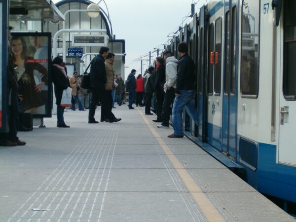 Uitstappen lijn 51, Amsterdam Zuid station.