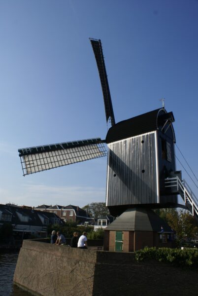 Replica molen De Put aan het Galgewater.