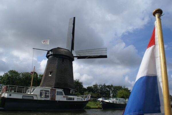 Windmolen bij Alkmaar, vlak en water.