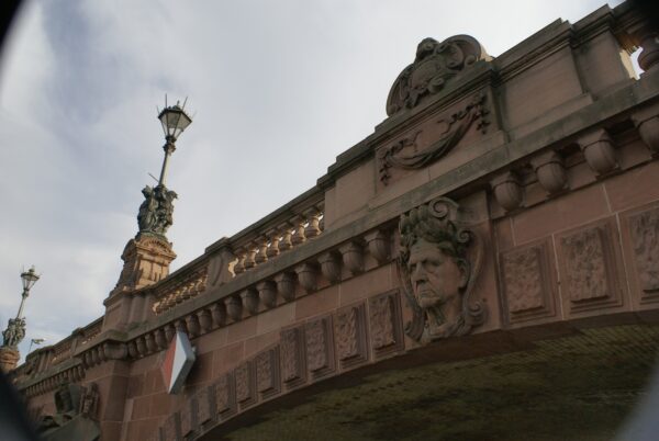 Moltkebr&uuml;cke over de Spree in Berlijn.