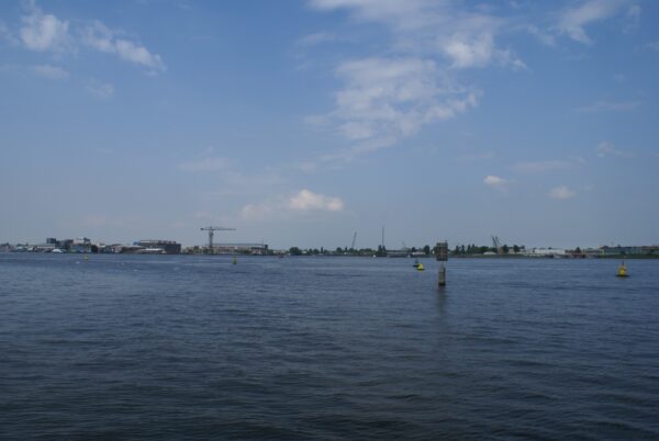NDSM-werf, Amsterdam Noord, gezien vanaf Silodam.