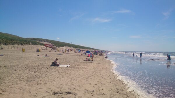 Strand, duinen en zee bij Noordwijkerhout.