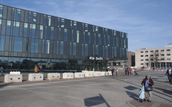 Delft: nieuw station met ondergrondse sporen.