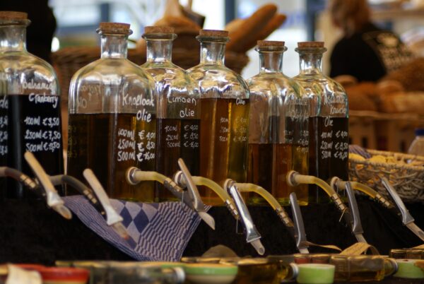 Olijfolie en balsamico op markt in Den Bosch.