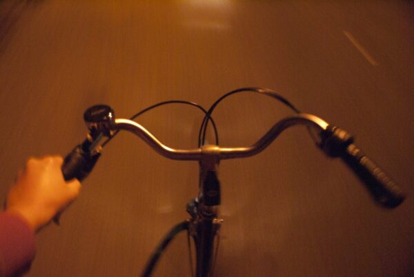 Fietsfoto's in avondlicht.