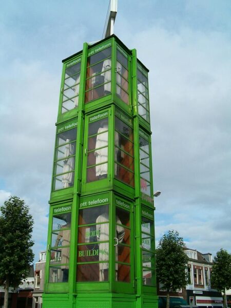 Oldschool telefooncellen in Haarlem.