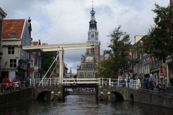 Ophaalbrug Appelsteeg/Luttik Oudorp, Waag op achtergrond.