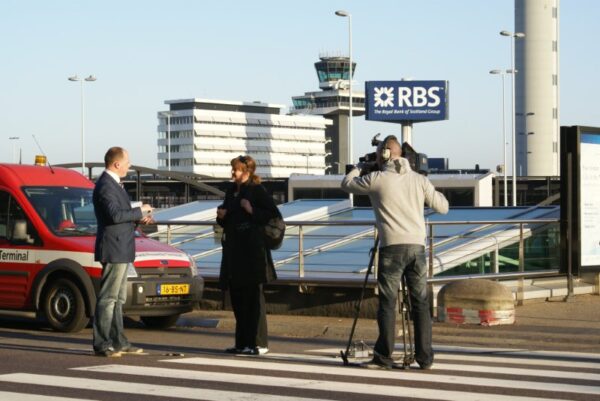 Koen de Regt en Betty Glas overleggen RTL Nieuws.
