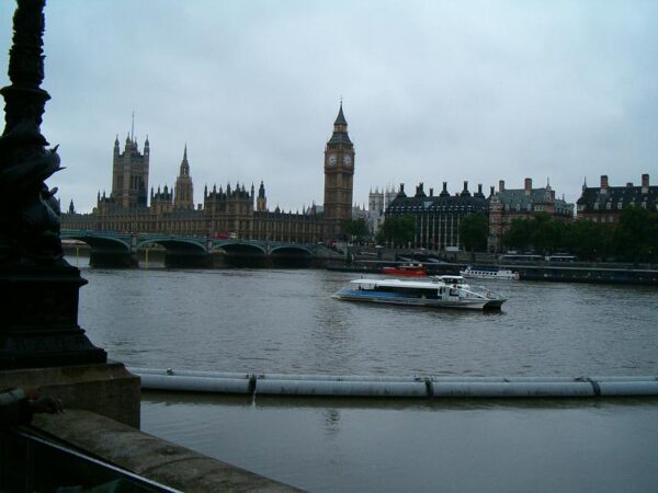 Palace of Westminster aan de Theems.