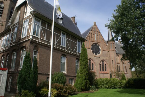Pastorie bij Sint Urbanuskerk in Bovenkerk.