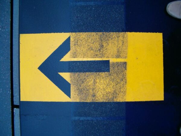 Pijl wijst op perron Zuidtangent.