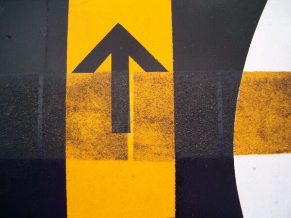 Pijl wijst naar de Zuidtangent trein.