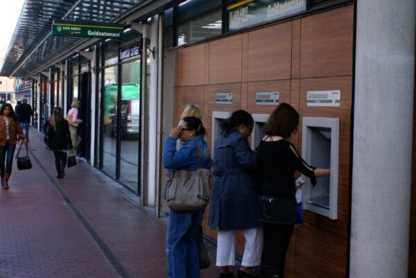 Pinnen bij de ABN-Amro