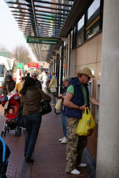 Pinnen bij de ABN-Amro