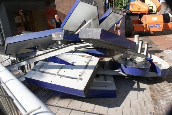 V&D gevelbelettering in Amstelveen wordt verwijderd.