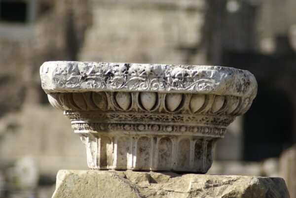 Romeins composiet kapiteel op het Forum.