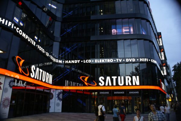 Saturn-winkel aan de Tauentzienstra&szlig;e.