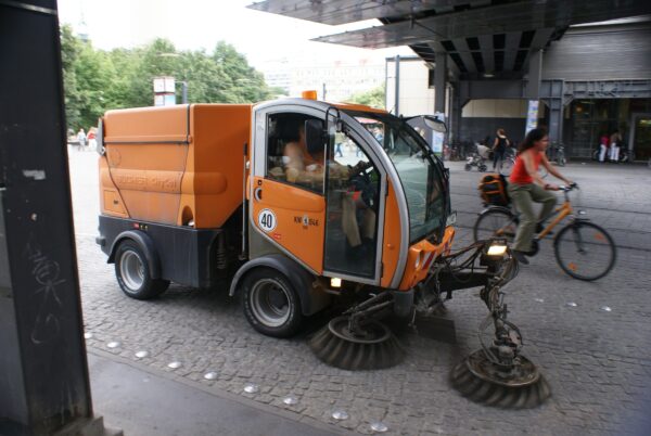 Schoonmaker werkt in Berlijn.