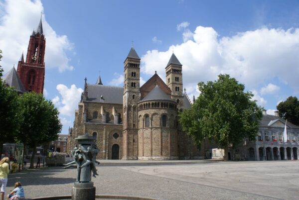 Sint Janskerk & Sint Servaasbasiliek, Maastricht, Vrijthof.