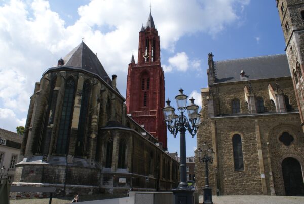 Sint Janskerk & Servaasbasiliek op Vrijthof, Maastricht.
