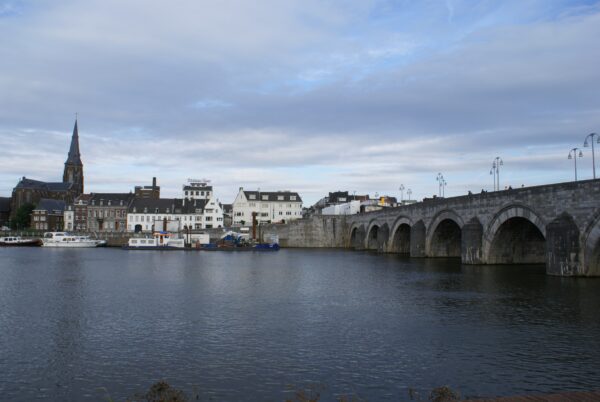 Sint Servaasbrug over de Maas, Maastricht.