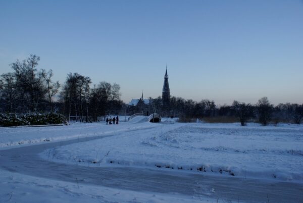 Sint Urbanskerk in de sneeuw, Amsterdamse Bos.