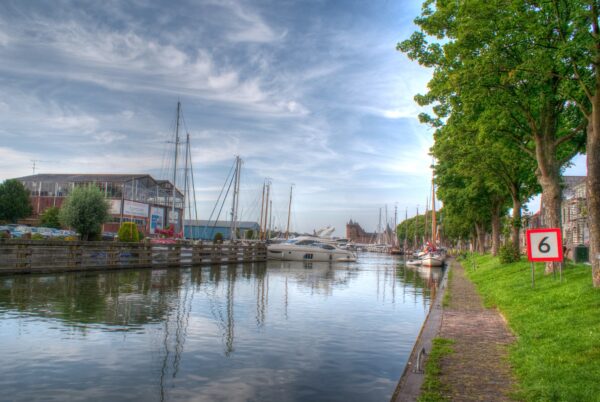 Sluis IJsselmeer en Vecht bij Muiden.