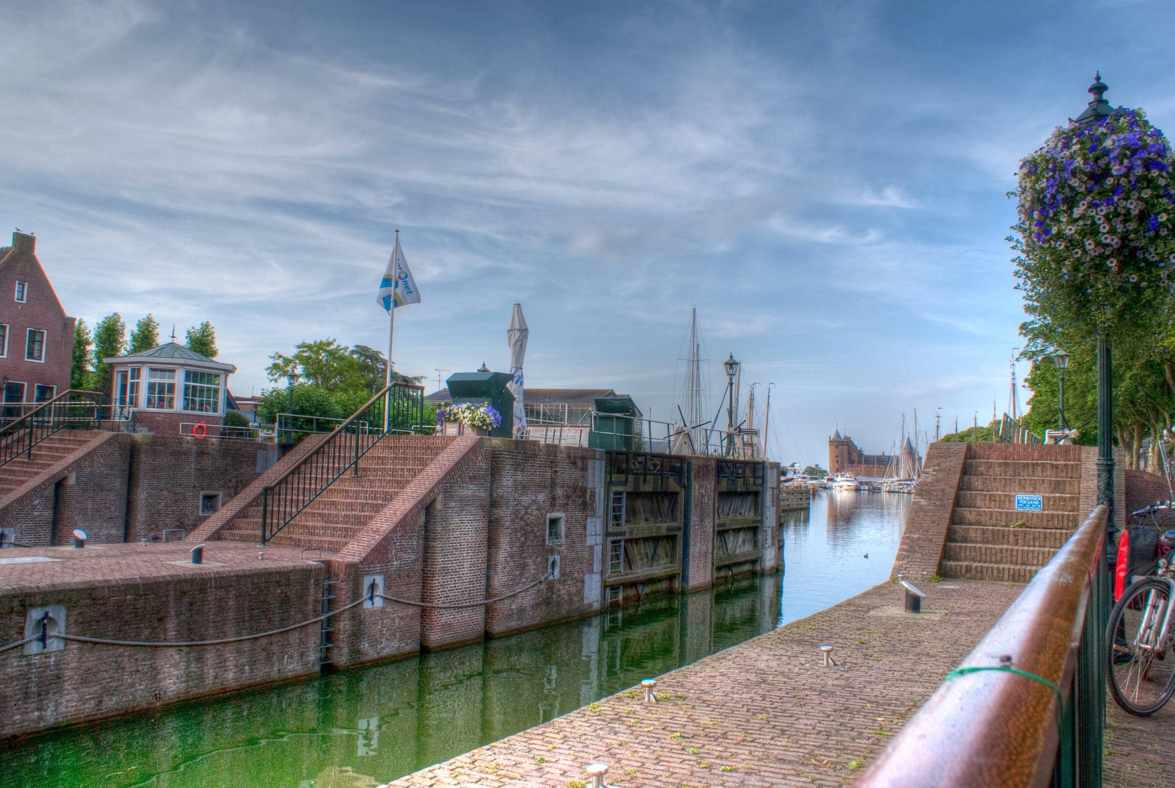 Sluis IJsselmeer-Vecht bij Muiden.