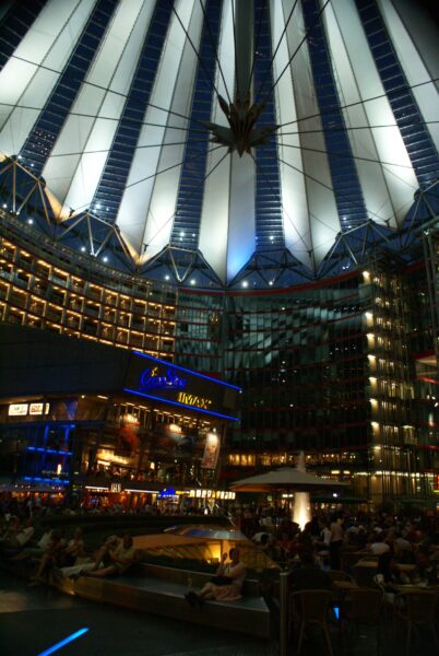Sonycenter Potsdamerplatz 's avonds.