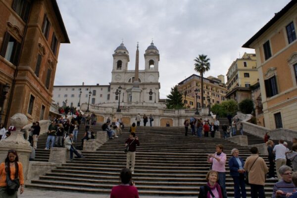 Spaanse trappen met Trinit&agrave; dei Monti.