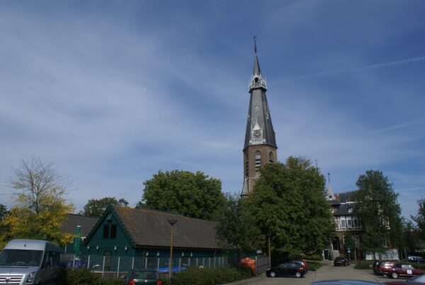 Sint Urbanuskerk en pastorie in Bovenkerk.