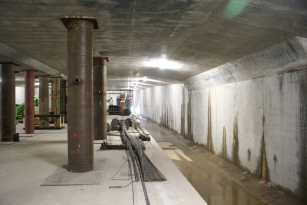 Perron Rokin, wachtend op de Noord-Zuidlijn.
