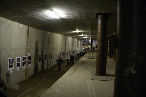 Perron Rokin: wachtend op de Noord-Zuidlijn.