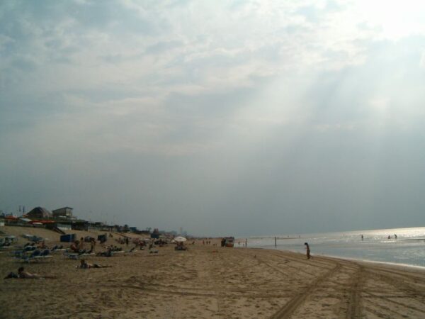Strand van Bloemendaal, uitzicht vanaf de duinen.