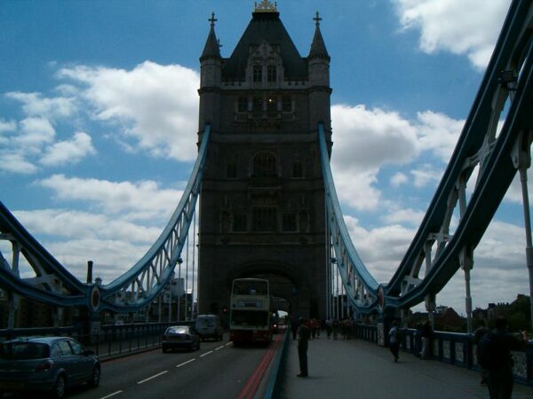 Tower Bridge over de Theems in Londen.
