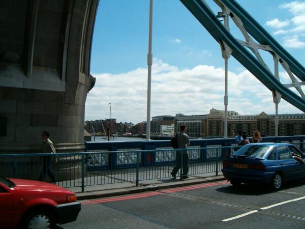 Tower Bridge over de Theems in Londen.