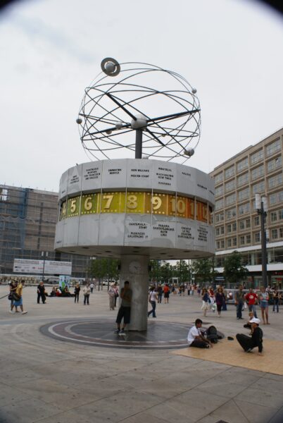 Wereldklok op Alexanderplatz, Berlijn.