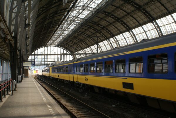 Trein op Amsterdam Centraal.