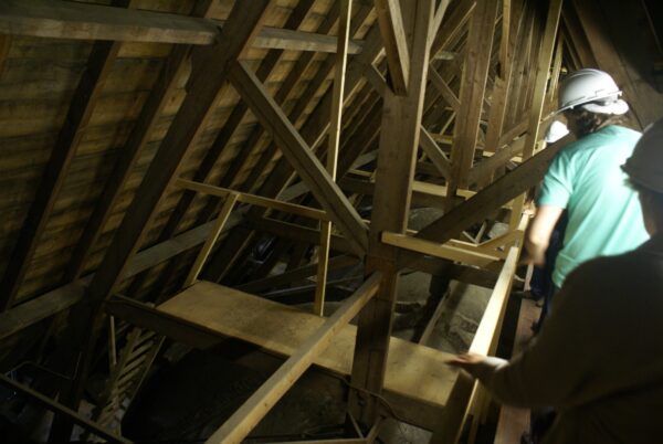 Scheuren in gewelven St. Urbanuskerk, Bovenkerk.