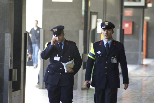 Agenten op Station Termini, Rome.