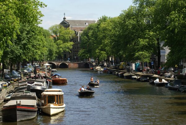 Bootjes op de Prinsengracht, Amsterdam.